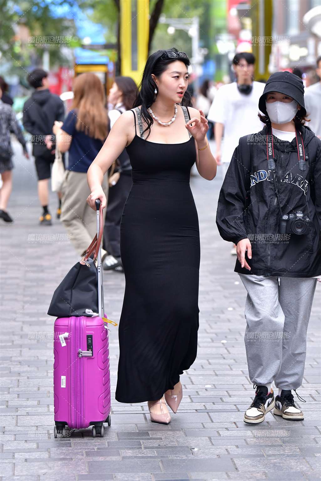 图片[4]-微丰腴吊带黑裙美女-流行馆