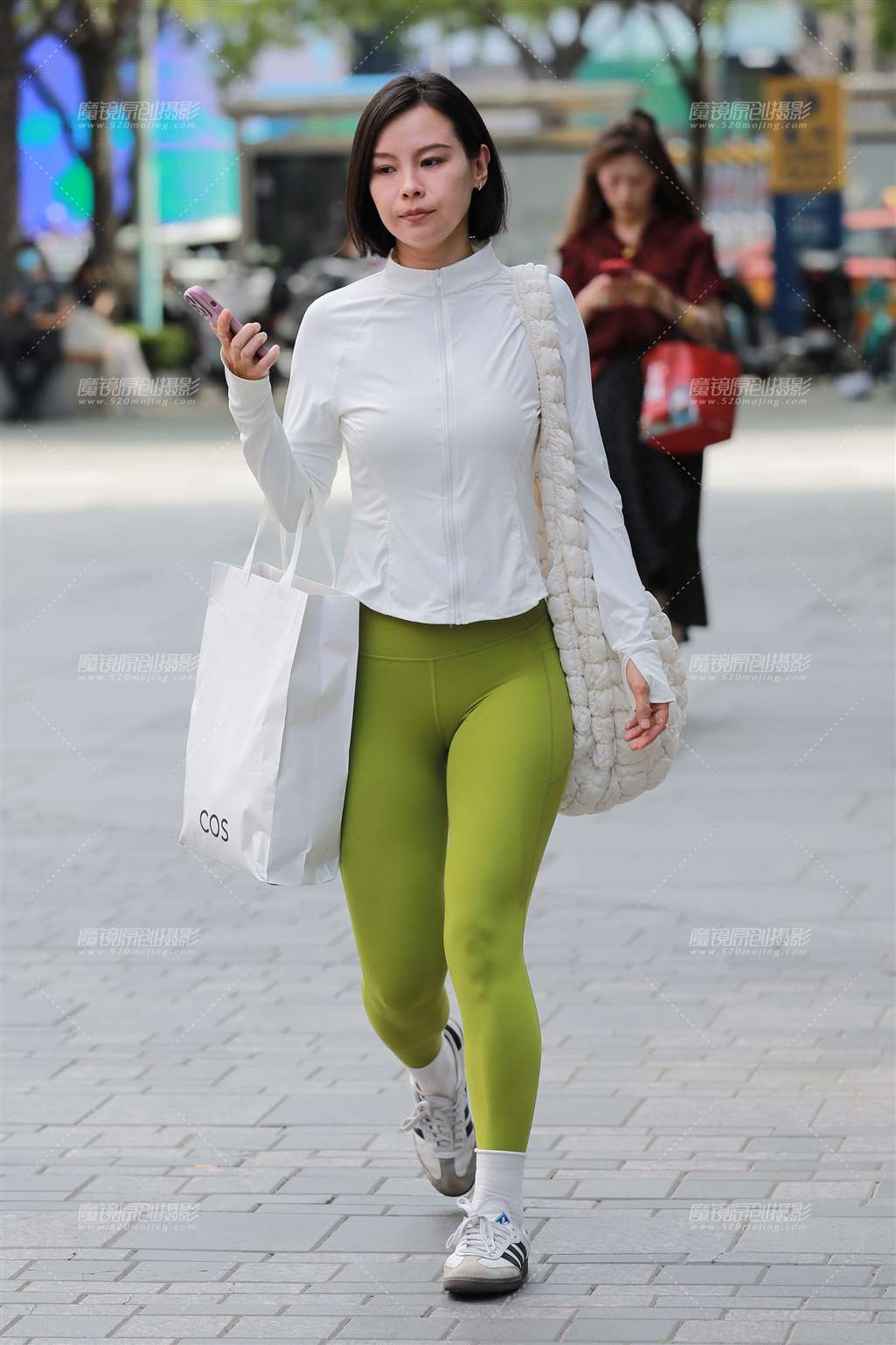 图片[4]-紧身瑜伽裤美女-流行馆